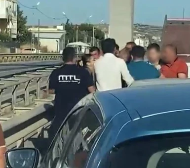 B&uuml;y&uuml;k&ccedil;ekmece&rsquo;de tekme tokat yol kavgası