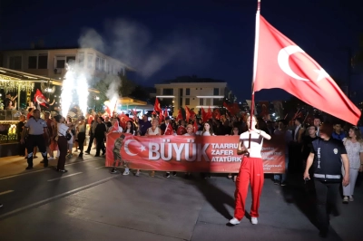 B&uuml;y&uuml;k&ccedil;ekmece&rsquo;de zaferin 103&rsquo;&uuml;nc&uuml; yılı coşku ve gururla kutlandı