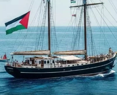 B&uuml;y&uuml;kel&ccedil;ilik yetkilileri, 'Madleen'deki T&uuml;rk vatandaşlarla g&ouml;r&uuml;şt&uuml;