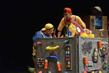 B&uuml;y&uuml;kşehir, birbirinden g&uuml;zel oyunları şehre getirdi
