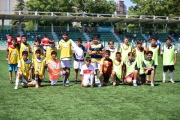 B&uuml;y&uuml;kşehir&rsquo;den 2 bin 500 kişi ile 1&rsquo;inci yaz d&ouml;nemi spor şenliği
