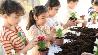 B&uuml;y&uuml;kşehir destek verdi minik eller &lsquo;anneler&rsquo; i&ccedil;in &ccedil;alıştı
