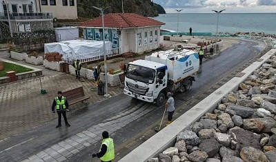 B&uuml;y&uuml;kşehir ekiplerinden sahillerde temizlik &ccedil;alışması