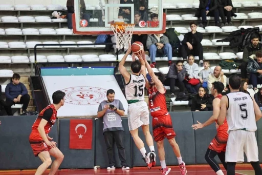 B&uuml;y&uuml;kşehir&rsquo;in dev adamlarından kritik galibiyet: 76-65
