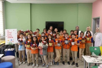 B&uuml;y&uuml;kşehir&rsquo;in "Yerli Tohum Milli Tarım" projesinde "En G&uuml;zel &Ccedil;i&ccedil;ek Benim Annem" etkinliği
