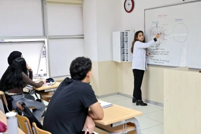 B&uuml;y&uuml;kşehir&rsquo;in &uuml;cretsiz YKS kurslarında eğitimler başladı