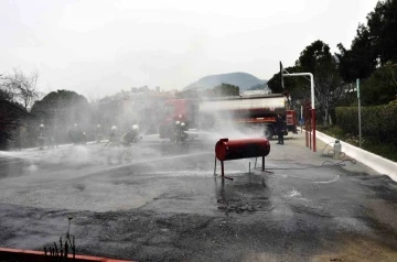 B&uuml;y&uuml;kşehir itfaiyesinden 319 bin 149 kişiye eğitim
