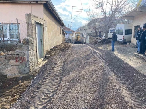 B&uuml;y&uuml;kşehir, kırsalda &ccedil;amurlu ve bozuk yol bırakmıyor
