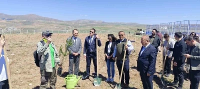 B&uuml;y&uuml;kşehir, Pınarbaşı&rsquo;daki eğitim yuvasına 2 bin 500 fidan dikti
