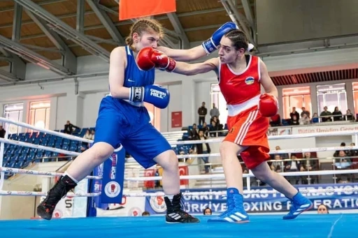 B&uuml;y&uuml;kşehirin boks&ouml;r&uuml;nden T&uuml;rkiye Şampiyonası&rsquo;nda &ccedil;ifte gurur
