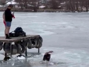 Bursa&rsquo;da fotoğraf &ccedil;ektirirken, buz kırılınca kendini suda buldu
