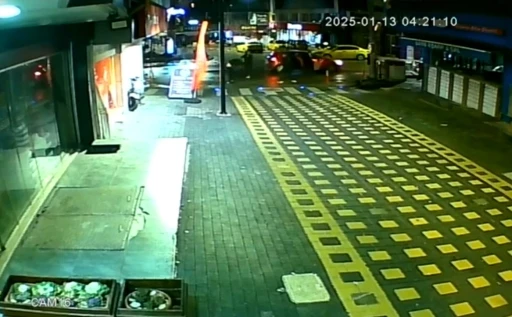 &Ccedil;ağırdığı adamı 3 erkek arkadaşıyla gasbetti, o anlar g&uuml;venlik kamerasına yansıdı
