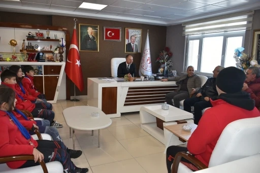 &Ccedil;akmur short track&ccedil;ıları &ouml;d&uuml;llendirdi
