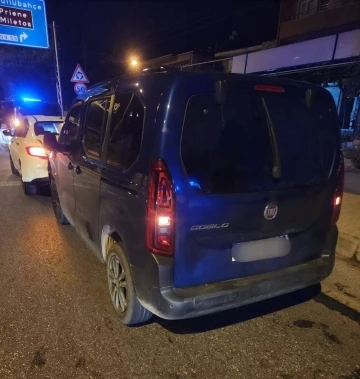 &Ccedil;aldığı ara&ccedil;la kaza yaptı, jandarmanın dikkatinden ka&ccedil;amadı
