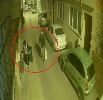 &Ccedil;aldıkları &ccedil;&ouml;p kovasını beğenmeyince bırakıp başka &ccedil;aldılar