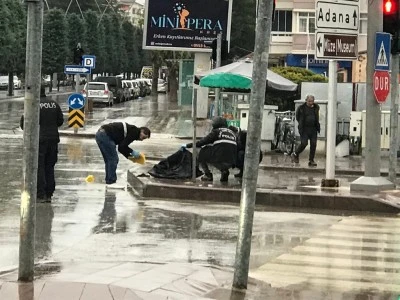 &Ccedil;aldıkları para ve altınları kaza yaptıkları yerde bırakıp ka&ccedil;tılar