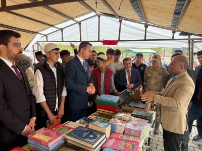 &Ccedil;aldıran&rsquo;da "Kitap Fuarı" a&ccedil;ıldı
