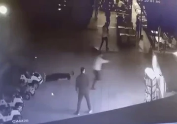 &Ccedil;alıştığı kafeye patronu ile helalleşmek i&ccedil;in gitti, abisiyle birlikte &ouml;ld&uuml;r&uuml;ld&uuml;
