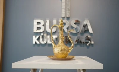 Cam, ustaların elinde sanata d&ouml;n&uuml;ş&uuml;yor