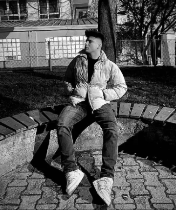 Cami avlusunda buluştuğu arkadaşı tarafından &ouml;ld&uuml;r&uuml;ld&uuml;