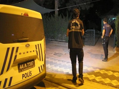 Cami avlusunda silahlı kavga: 3 yaralı