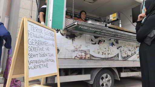 Cami imamı FET&Ouml; elebaşı G&uuml;len&rsquo;in &ouml;l&uuml;m&uuml; nedeniyle lokma dağıttırdı