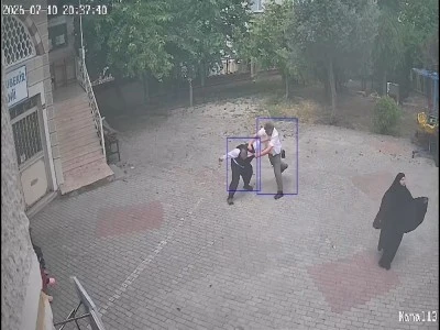 Camii bah&ccedil;esinde imam ile m&uuml;ezzin tekme-tokat birbirine girdi