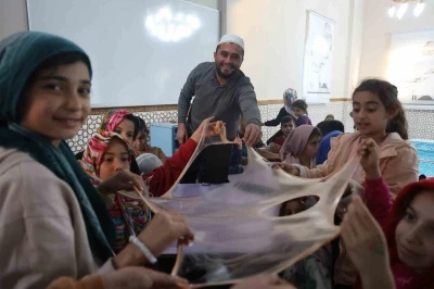 Camiyi &ccedil;ocuklara sevdiren imam, &ccedil;ocuk cemaati sayısını 4&rsquo;den 100&rsquo;e &ccedil;ıkarttı
