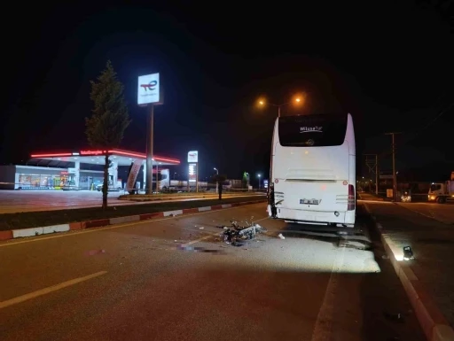 &Ccedil;an&rsquo;da otob&uuml;s ile motosikletin karışığı kazada ağır yaralanan &ccedil;ocuk  hayatını kaybetti
