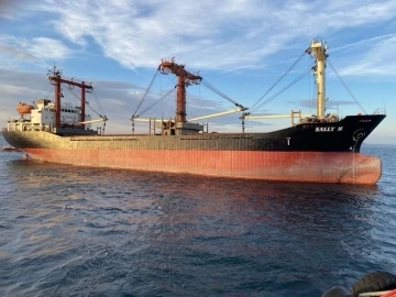 &Ccedil;anakkale Boğazı&rsquo;nda kuru y&uuml;k gemisi d&uuml;men arızası yaptı
