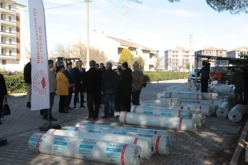 &Ccedil;anakkale&rsquo;de 18 &uuml;reticiye sera naylon teslim edildi
