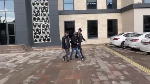 &Ccedil;anakkale&rsquo;de 61 ayrı su&ccedil;tan aranması bulunan sosyal medya dolandırıcısı tutuklandı
