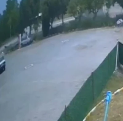 &Ccedil;anakkale&rsquo;de 8 kişinin hayatını kaybettiği feci kaza anı kamerada
