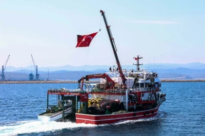 &Ccedil;anakkale&rsquo;de balık&ccedil;ılar 'Vira bismillah' diyerek denize a&ccedil;ıldı