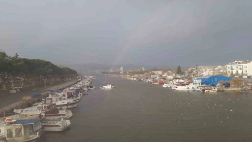 &Ccedil;anakkale&rsquo;de lodos ve sağanak etkili oluyor