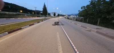 &Ccedil;anakkale&rsquo;de motosikletle ref&uuml;jdeki trafik levhasına &ccedil;arpan s&uuml;r&uuml;c&uuml; &ouml;ld&uuml;