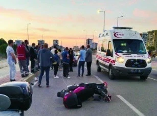 &Ccedil;anakkale&rsquo;de trafik kazası: 1 &ouml;l&uuml;, 1 yaralı
