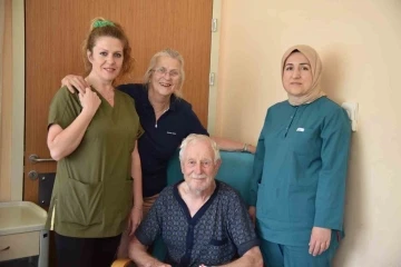 &Ccedil;anakkale&rsquo;de tur otob&uuml;s&uuml;nden d&uuml;şen Alman turist yaralandı
