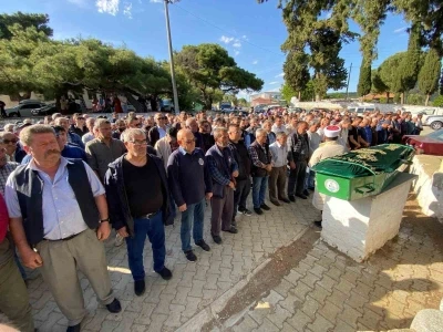 &Ccedil;anakkale&rsquo;deki kazada hayatını kaybeden 2 kişi Balıkesir&rsquo;de toprağa verildi
