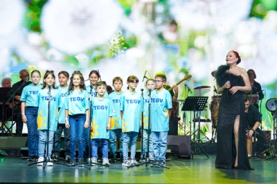 Candan Er&ccedil;etin ve TEGV&rsquo;li &Ccedil;ocuklar Aynı Sahnedeydi