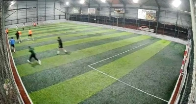 Cani adam polisle &ccedil;atışma &ouml;ncesi halı sahadaki gen&ccedil;lere de ateş etmiş