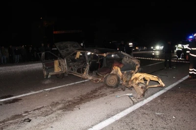 &Ccedil;ankırı'da iki otomobil &ccedil;arpıştı: 1 &ouml;l&uuml;, 3 yaralı