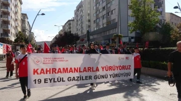 &Ccedil;ankırı&rsquo;da y&uuml;zlerce vatandaş kahramanlar i&ccedil;in y&uuml;r&uuml;d&uuml;

