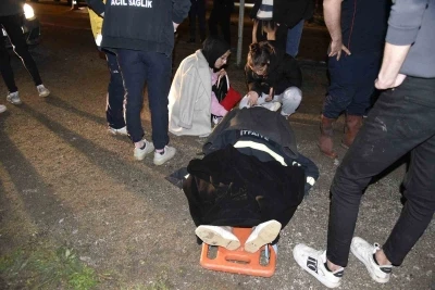 &Ccedil;arpıştıktan sonra savrulan 2 ara&ccedil; yayaların arasında daldı: 11 yaralı
