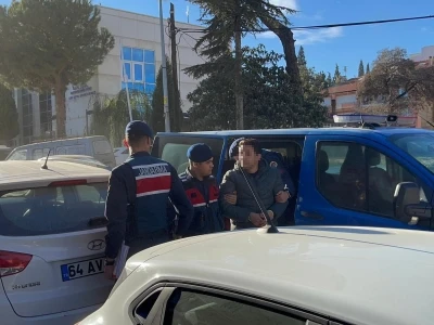 &Ccedil;arptığı &uuml;&ccedil; yayanın &ouml;l&uuml;m&uuml;ne neden olan s&uuml;r&uuml;c&uuml; tutuklandı