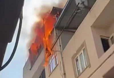 &Ccedil;atı katında &ccedil;ıkan yangın paniğe neden oldu