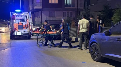 &Ccedil;atı katından d&uuml;şen kadın, ağır yaralandı