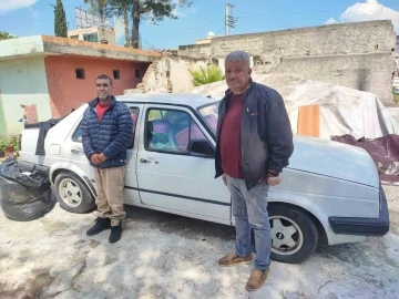 Sokakta kalan vatandaşı otomobiline yerleştirdi