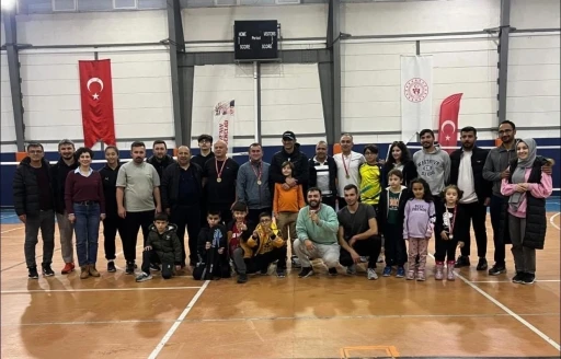 &Ccedil;aycuma&rsquo;da Badminton turnuvası d&uuml;zenlendi
