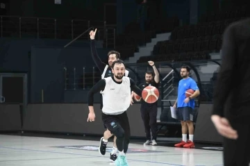 &Ccedil;ayırova Belediyesi&rsquo;nin rakibi Bornova Belediye KSK
